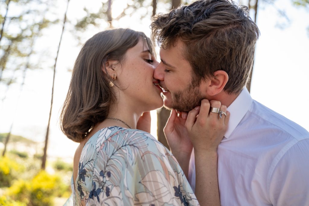 Séance couple sur les plages de Lateste de Bush à côté d'Arcachon