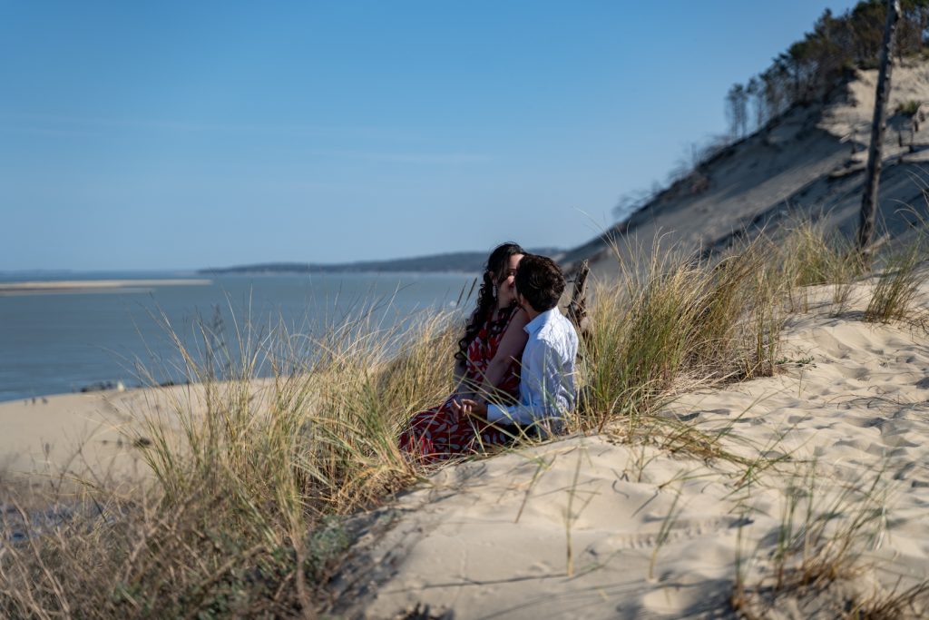 Séance couple sur les plages de Lateste de Bush à côté d'Arcachon