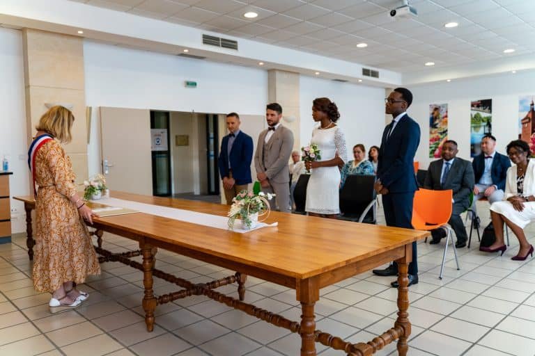 Mariage à peu d&rsquo;invités : ce que ça change vraiment pour les photos