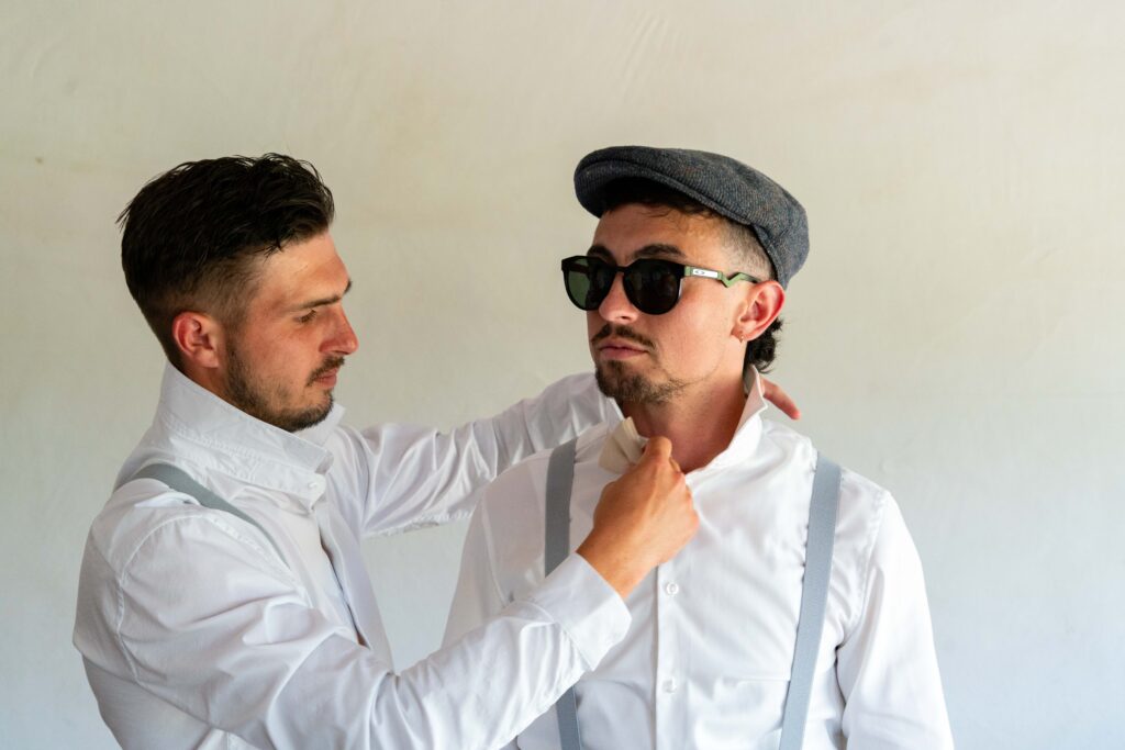 photographe mariage Marmande – préparation des garçons d'honneurs avant la cérémonie
